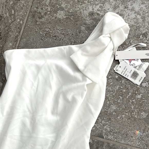 AQUA Scuba Bow One Shoulder Mermaid Gown in White, Size 2 New w/Tag (SOLD OUT) - Picture 3 of 7